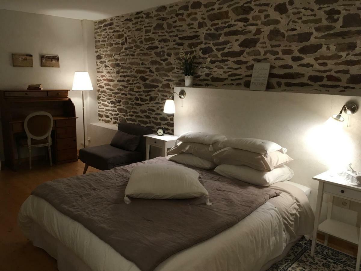 Les Bouyeres Bed & Breakfast Saint-Malon-sur-Mel Exterior foto