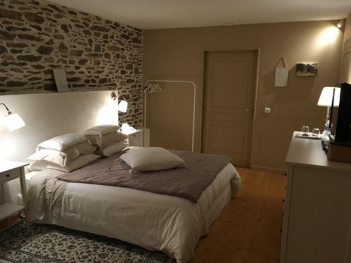 Les Bouyeres Bed & Breakfast Saint-Malon-sur-Mel Exterior foto